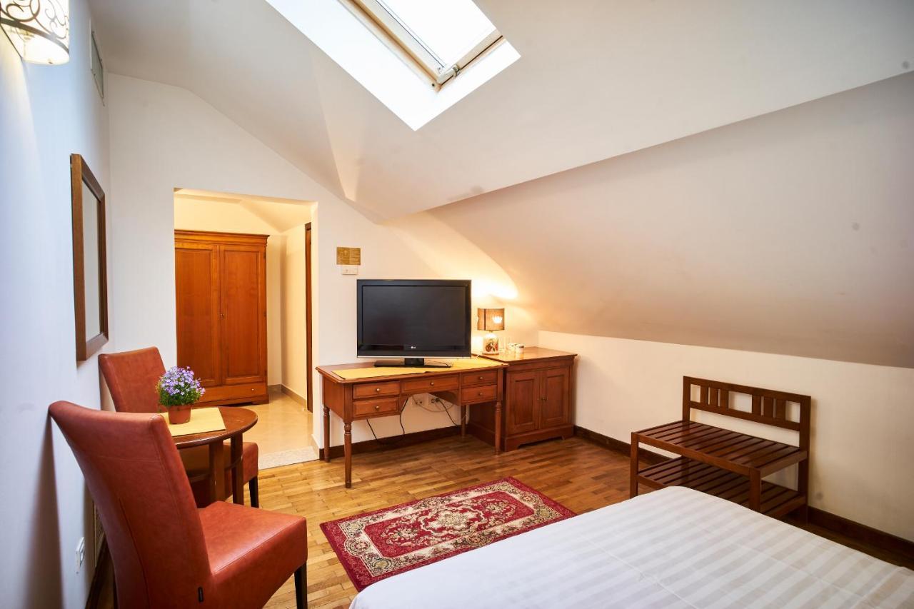 Cozy Attic Room VI ブカレスト エクステリア 写真